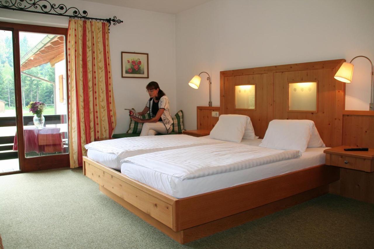 Hotel Garni Pension Zur Wacht Strobl Exteriör bild